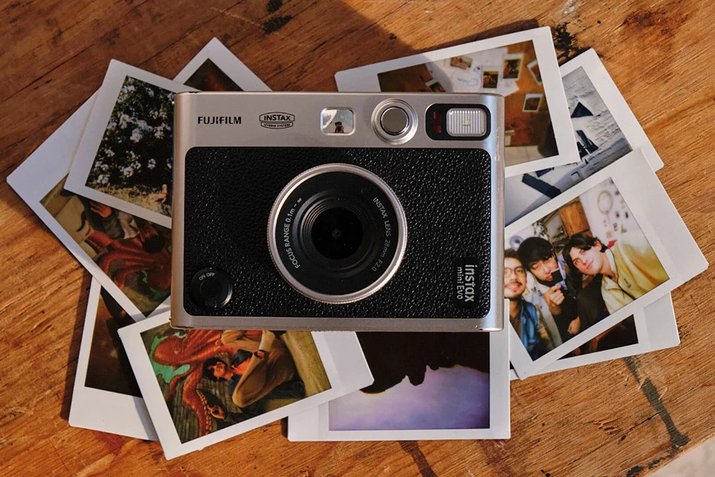 FUJIFILM INSTAX MINI EVO